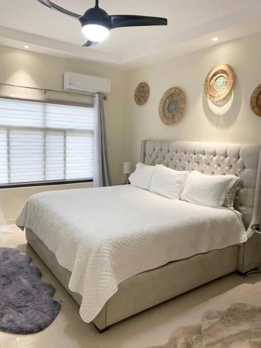 Villa La Rosa With Spectacular View Of Ocho Rios Bagian luar foto