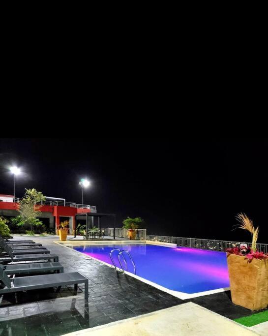Villa La Rosa With Spectacular View Of Ocho Rios Bagian luar foto
